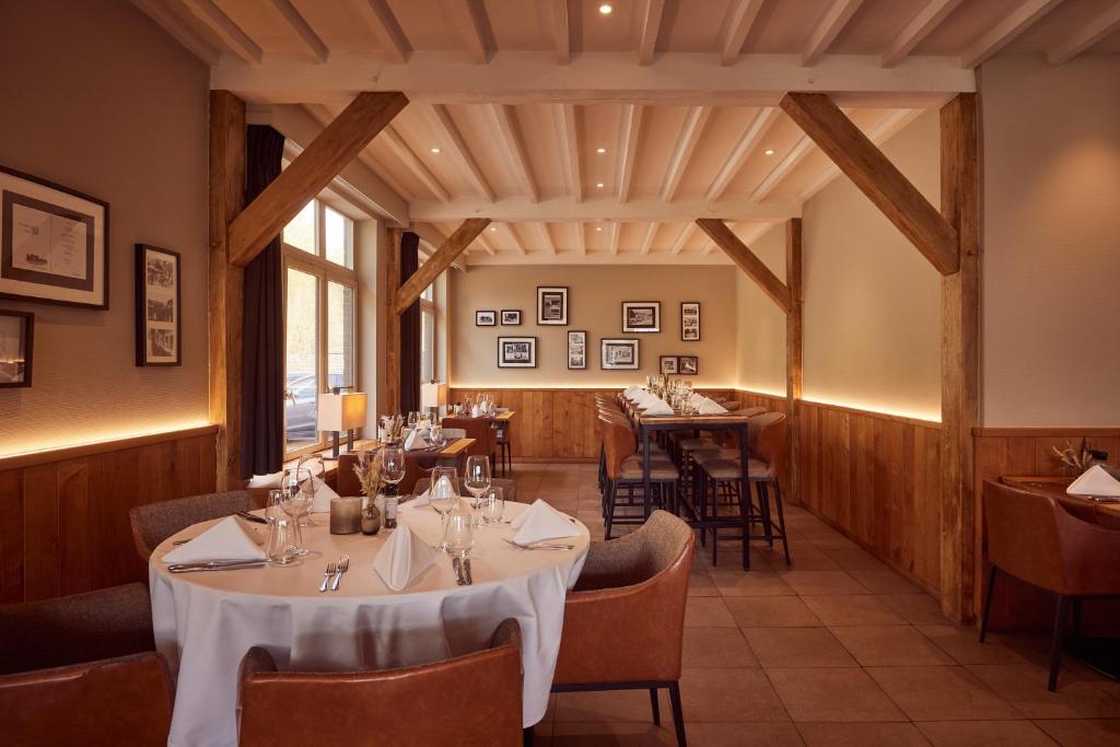 Restaurace v ubytování Van der Valk Hotel Dennenhof