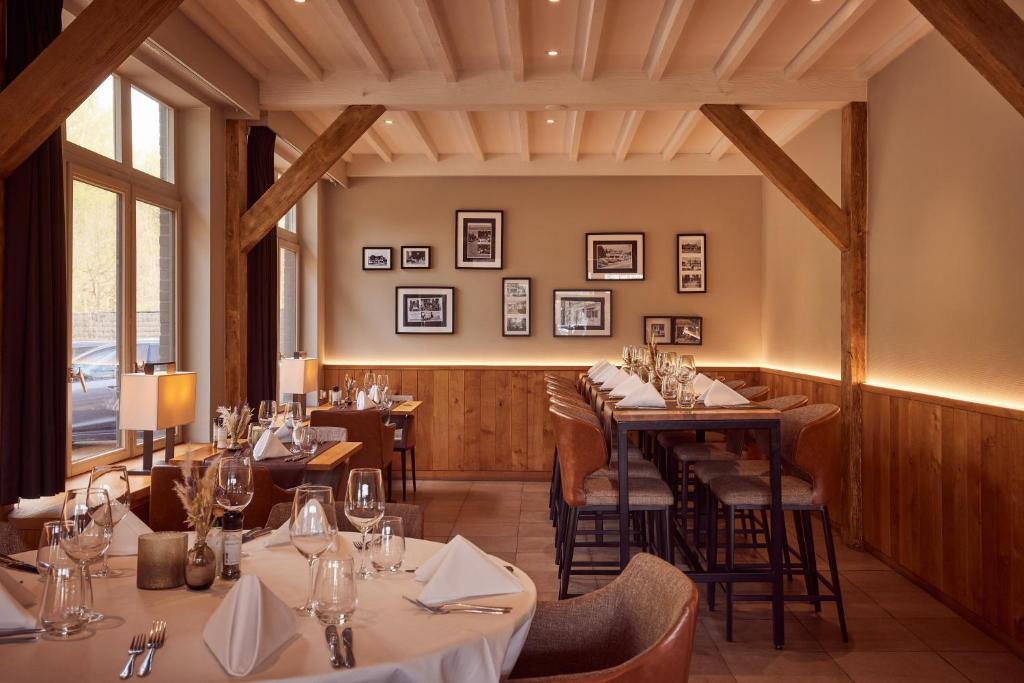 Restaurace v ubytování Van der Valk Hotel Dennenhof