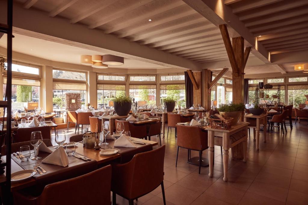 Restaurace v ubytování Van der Valk Hotel Dennenhof