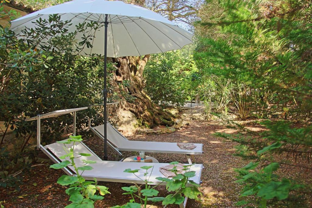 Vonkajšia záhrada v ubytovaní Prasini Luxury Cottage