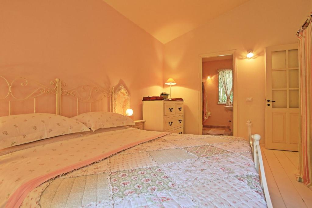 Posteľ alebo postele v izbe v ubytovaní Prasini Luxury Cottage