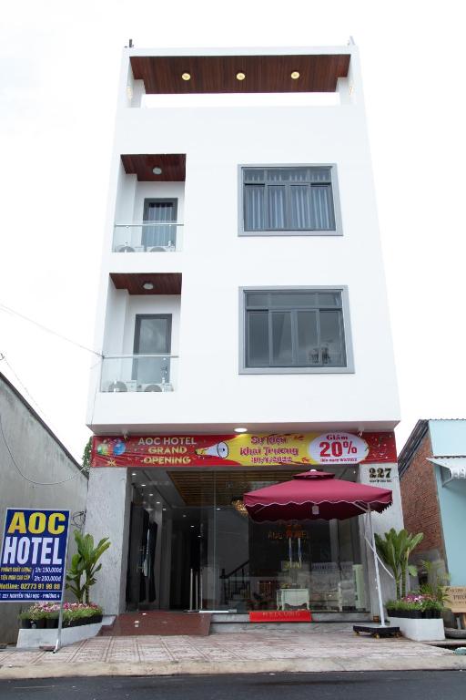 a white building with a store in front of it at AOC HOTEL in Cao Lãnh
