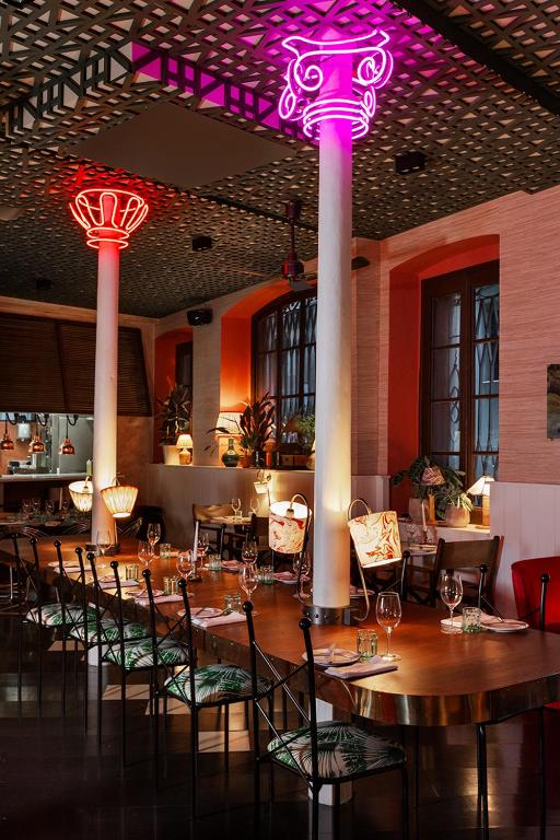 Reštaurácia alebo iné gastronomické zariadenie v ubytovaní chic&basic Habana Hoose