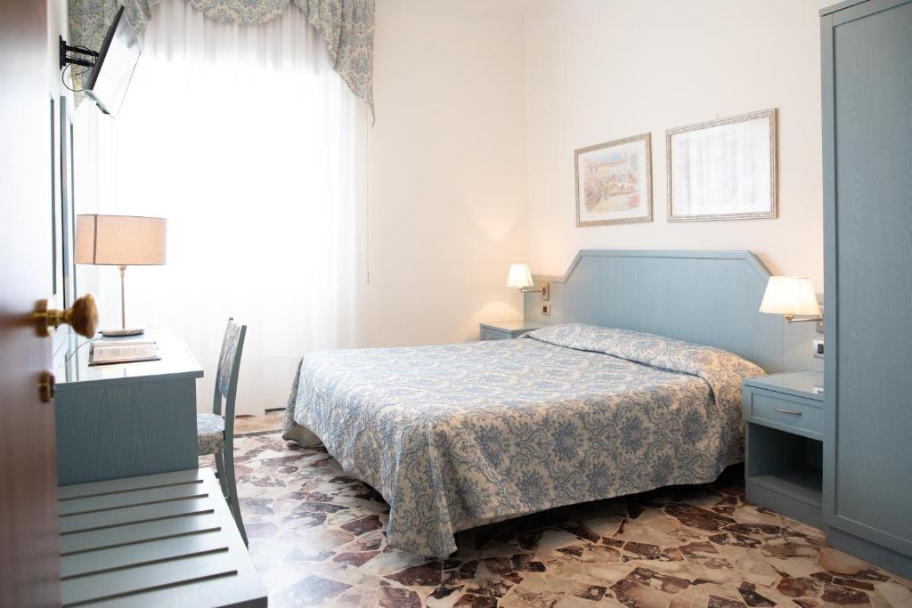 Postel nebo postele na pokoji v ubytování Hotel Ariston
