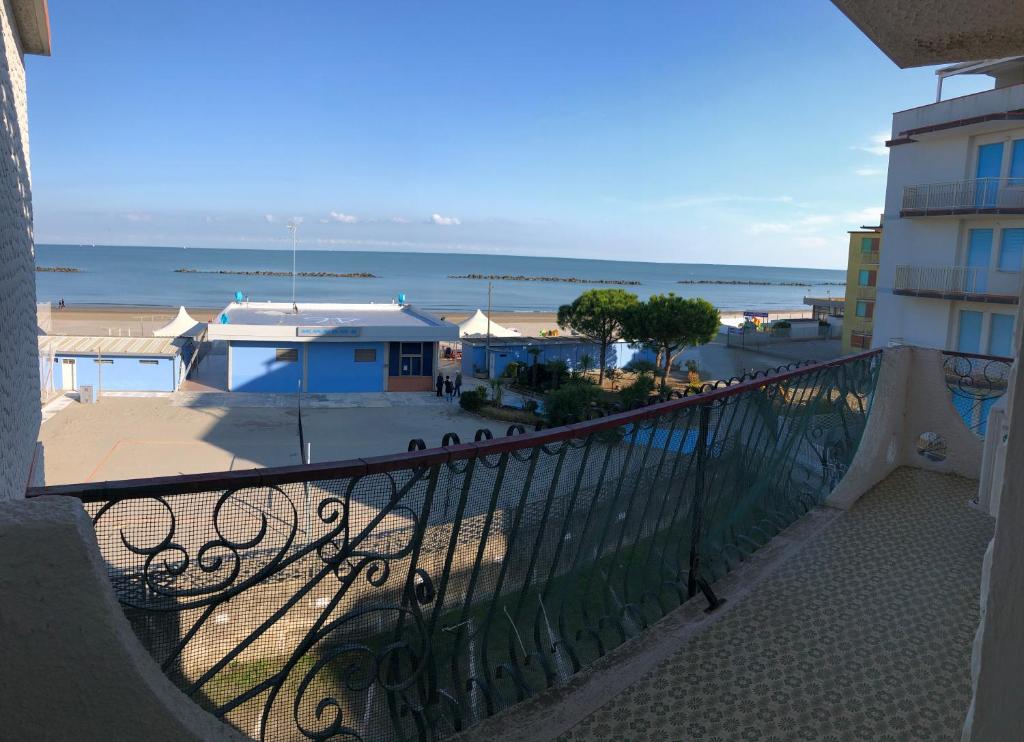 ISCHIA House