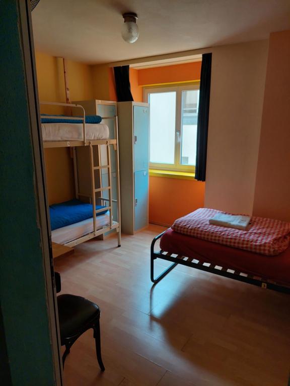 Postel nebo postele na pokoji v ubytování Oldtown Hostel Otter