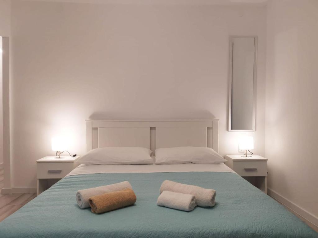 Postel nebo postele na pokoji v ubytování Apartmani Divić