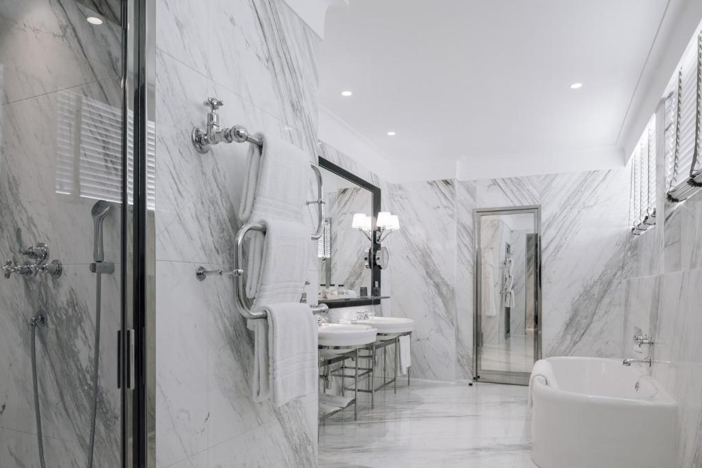 
Grand Bedroom Suite King Bed
