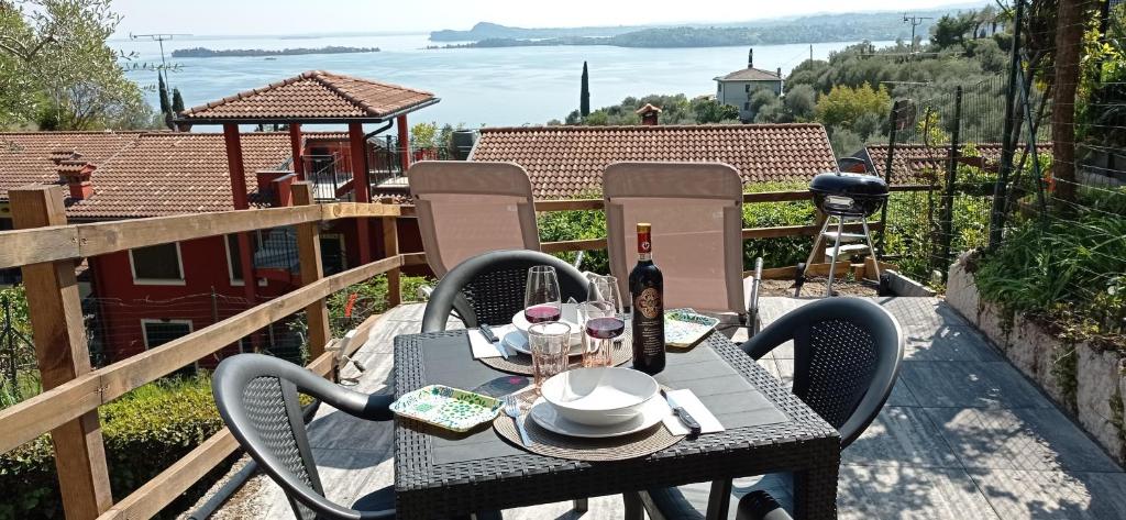 CasaAlma Pool, Terrace & Lakeview - Housity