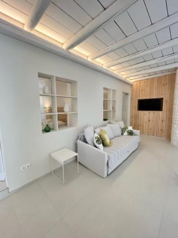 A television and/or entertainment centre at Die Zwei Brüder Art & Suites