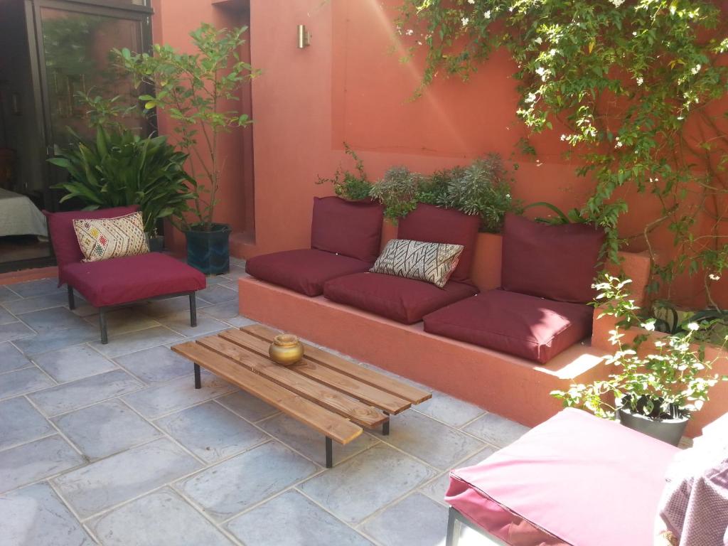 a patio with a couch and a coffee table at Les Chambres de l'Abbaye in Marseille