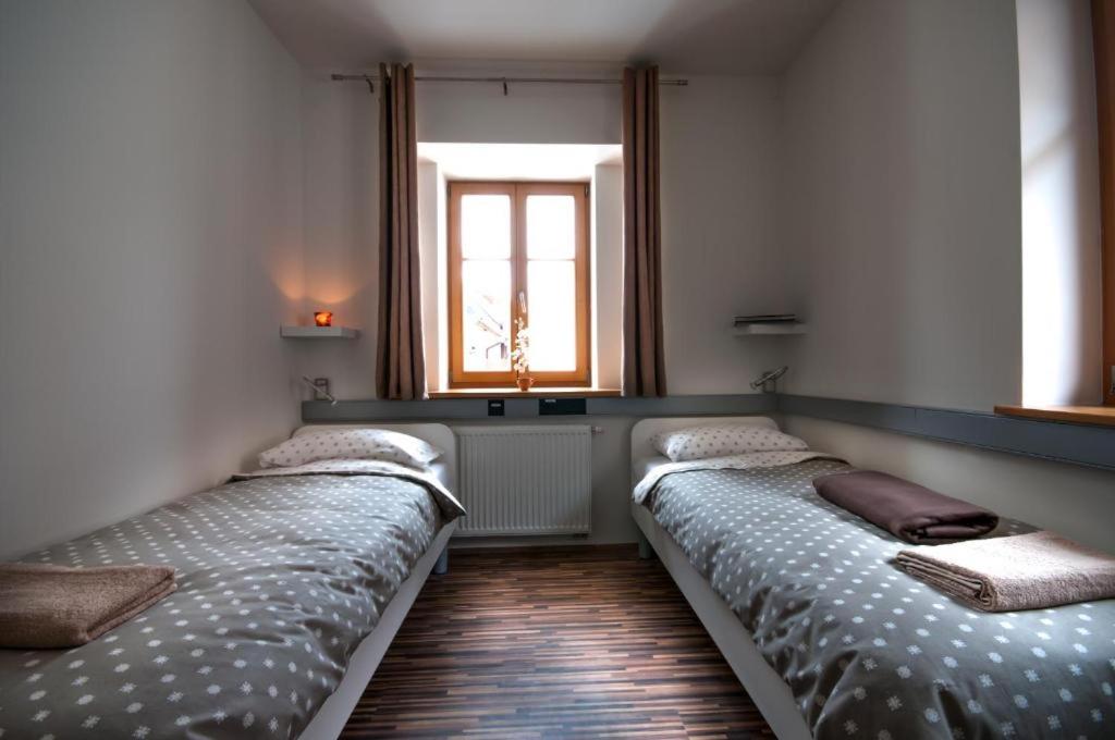 Postel nebo postele na pokoji v ubytování CUBE central rooms for 2