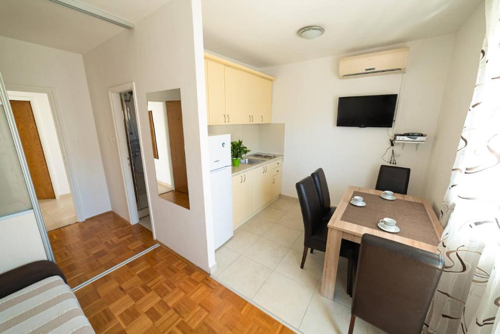 Kuchyň nebo kuchyňský kout v ubytování Apartments M&S