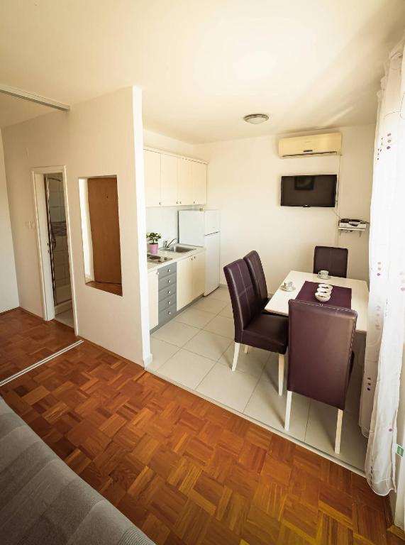 Kuchyň nebo kuchyňský kout v ubytování Apartments M&S