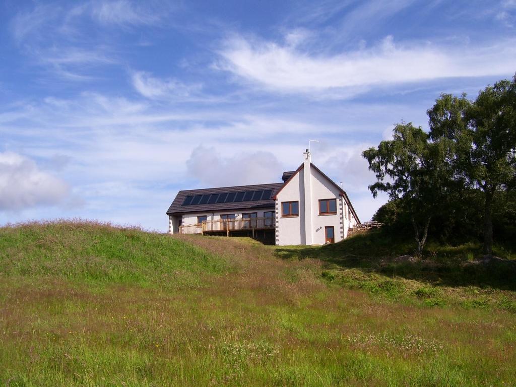 a white house on top of a hill at Darach Brae in Beauly