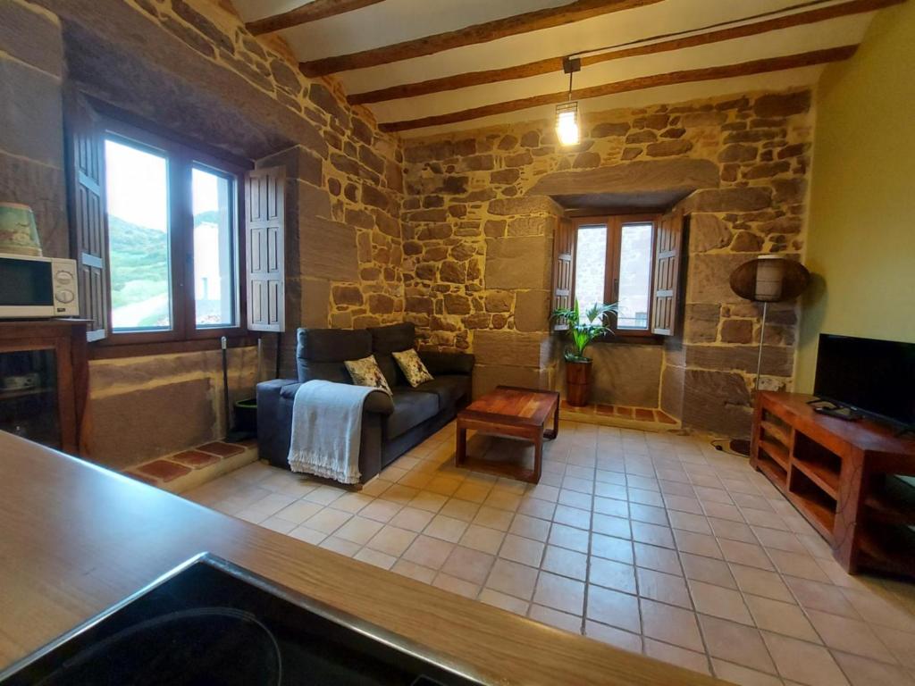 TV a/nebo společenská místnost v ubytování Hostal Rural Ioar