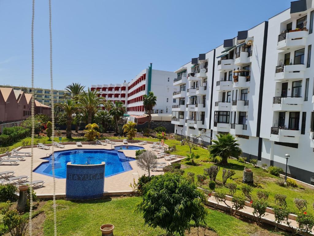Bazén v ubytovaní Yumboflat Two Bedroom Apartment alebo v jeho blízkosti