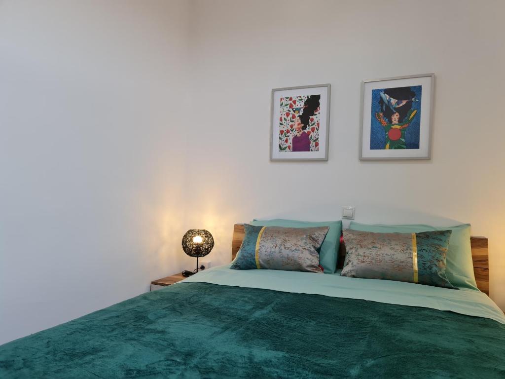Posteľ alebo postele v izbe v ubytovaní Yumboflat Two Bedroom Apartment