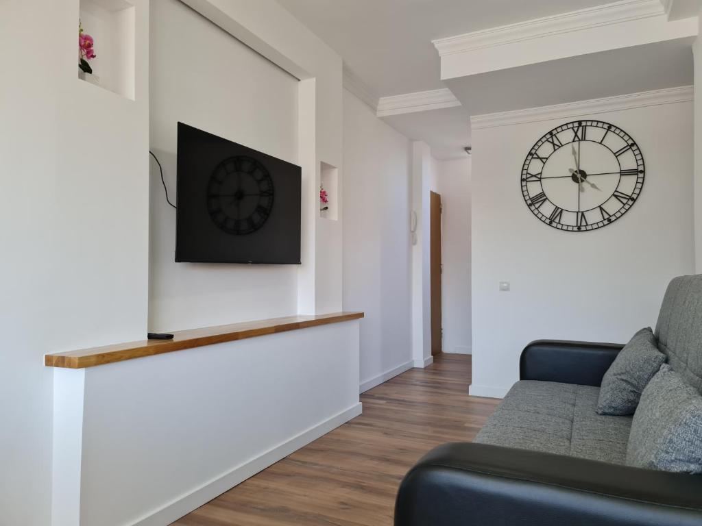 Televízia a/alebo spoločenská miestnosť v ubytovaní Yumboflat Two Bedroom Apartment
