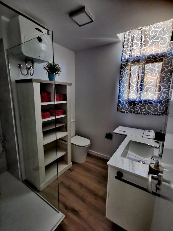 Kúpeľňa v ubytovaní Yumboflat Two Bedroom Apartment