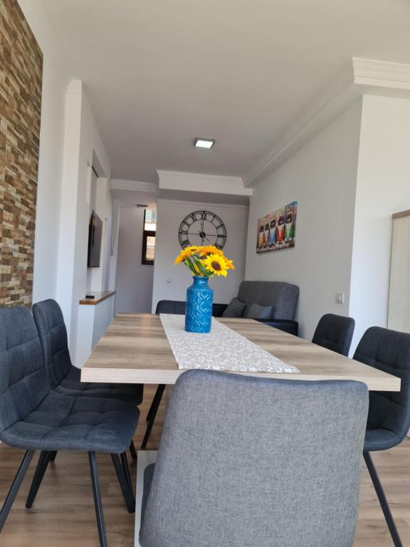 Posedenie v ubytovaní Yumboflat Two Bedroom Apartment