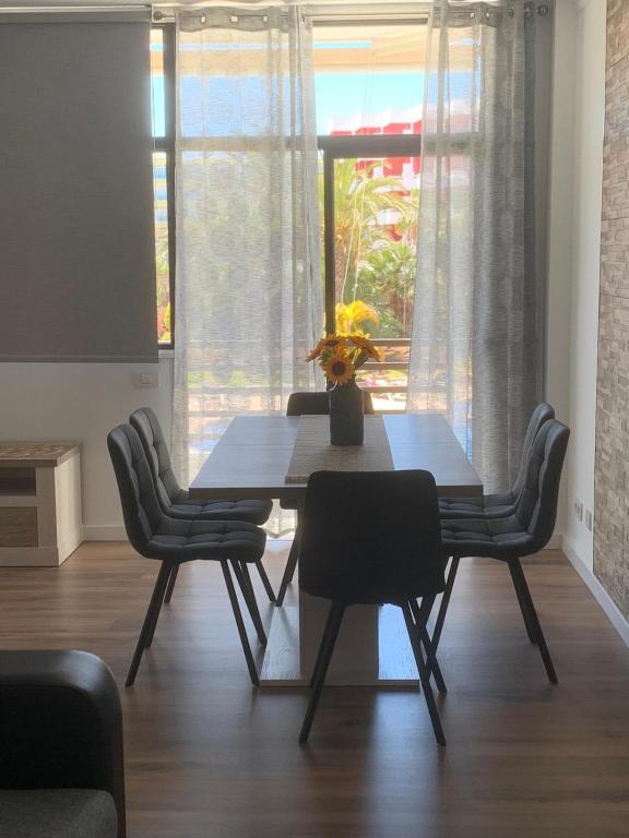 Posedenie v ubytovaní Yumboflat Two Bedroom Apartment