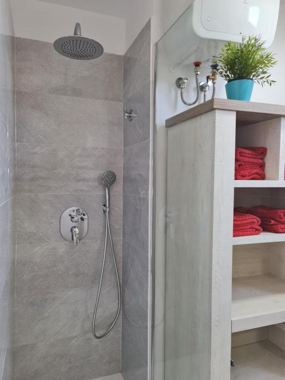 Kúpeľňa v ubytovaní Yumboflat Two Bedroom Apartment