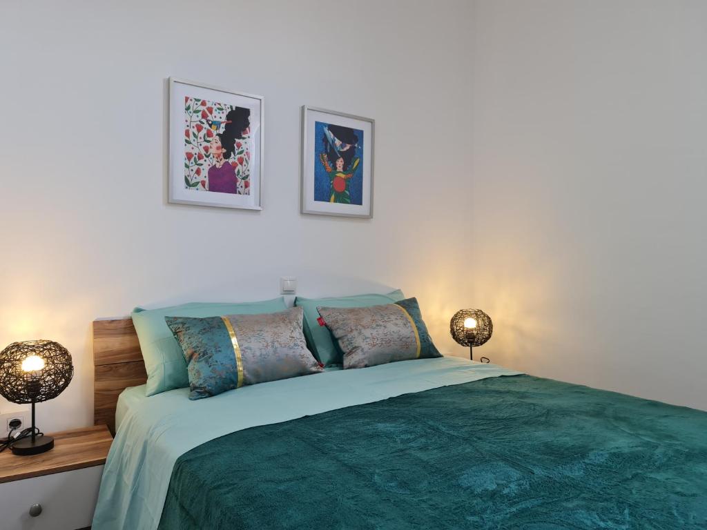 Posteľ alebo postele v izbe v ubytovaní Yumboflat Two Bedroom Apartment