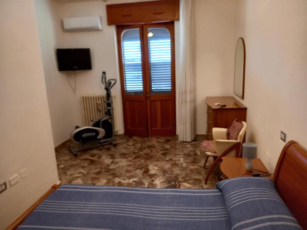 TV a/nebo společenská místnost v ubytování Pensiero di mare