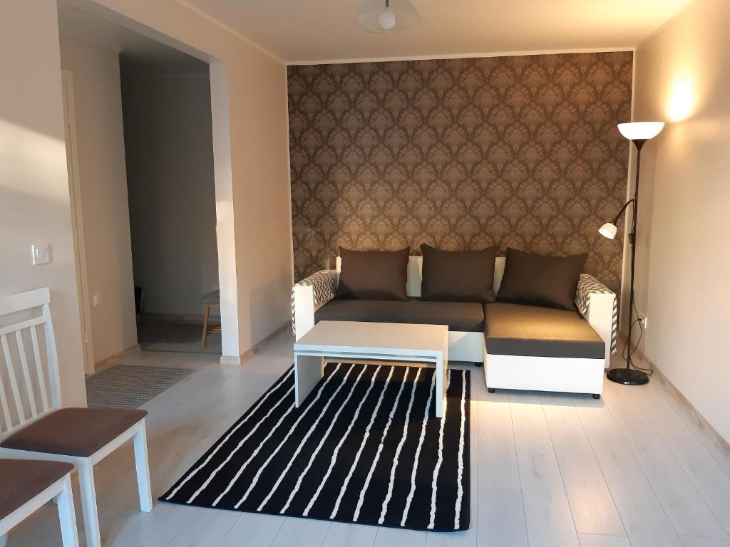 a living room with a couch and a table at Apartment Südalinnas in Haapsalu