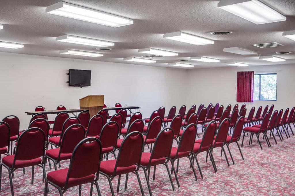 Konferenční prostory v ubytování Super 8 by Wyndham Manhattan KS