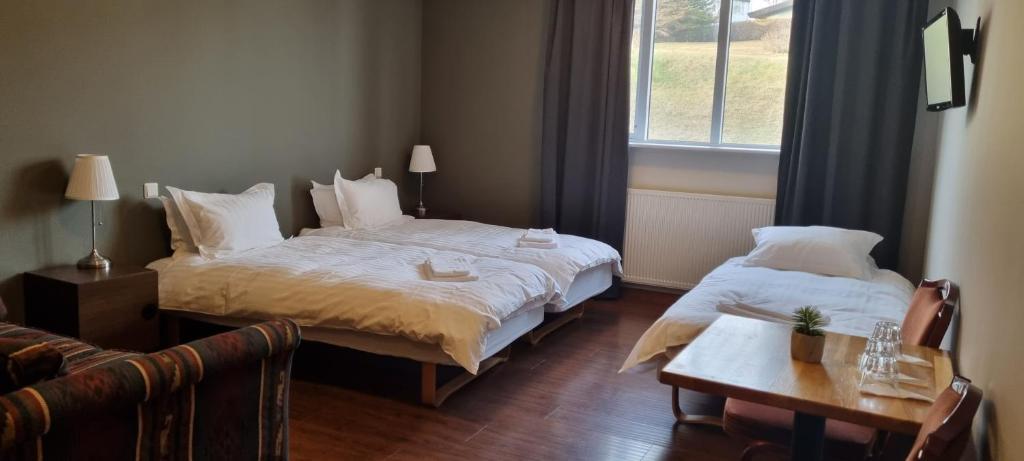 Postel nebo postele na pokoji v ubytování Hótel Húsavík