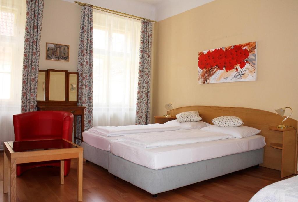 Postel nebo postele na pokoji v ubytování Hotel Graf Stadion