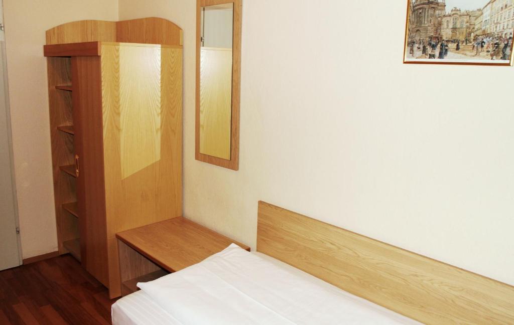 Postel nebo postele na pokoji v ubytování Hotel Graf Stadion