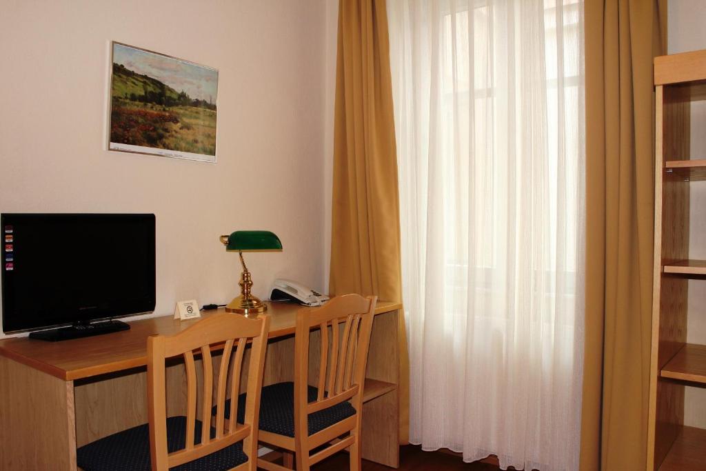 TV a/nebo společenská místnost v ubytování Hotel Graf Stadion
