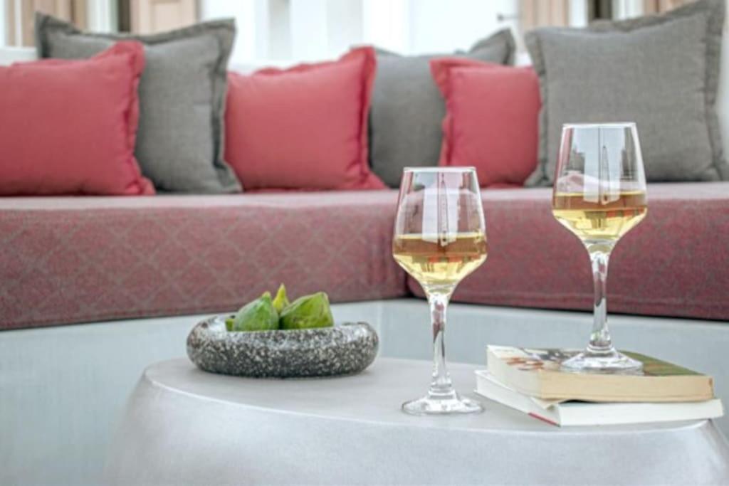 Posedenie v ubytovaní Aurora Apartment (Pera Gialos)