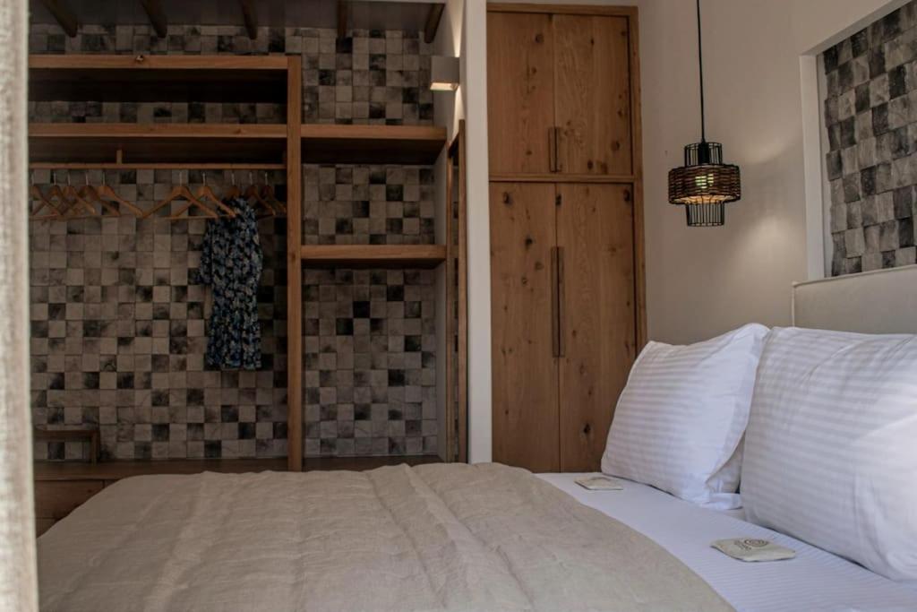 Posteľ alebo postele v izbe v ubytovaní Aurora Apartment (Pera Gialos)