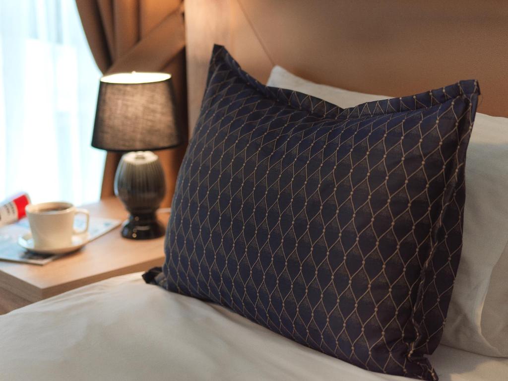 A bed or beds in a room at Jaff Hotels & Spa Nisantasi