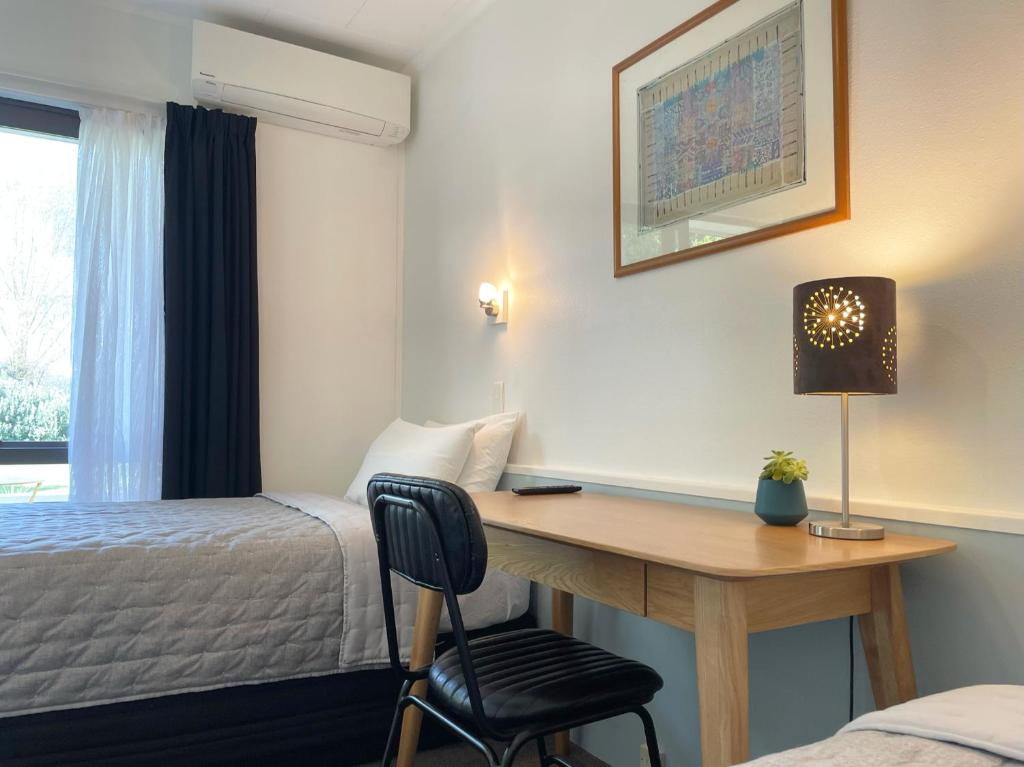 Postel nebo postele na pokoji v ubytování Aotearoa Lodge