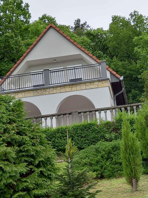 Ogród w obiekcie Holiday home in Balatongyörök 42694