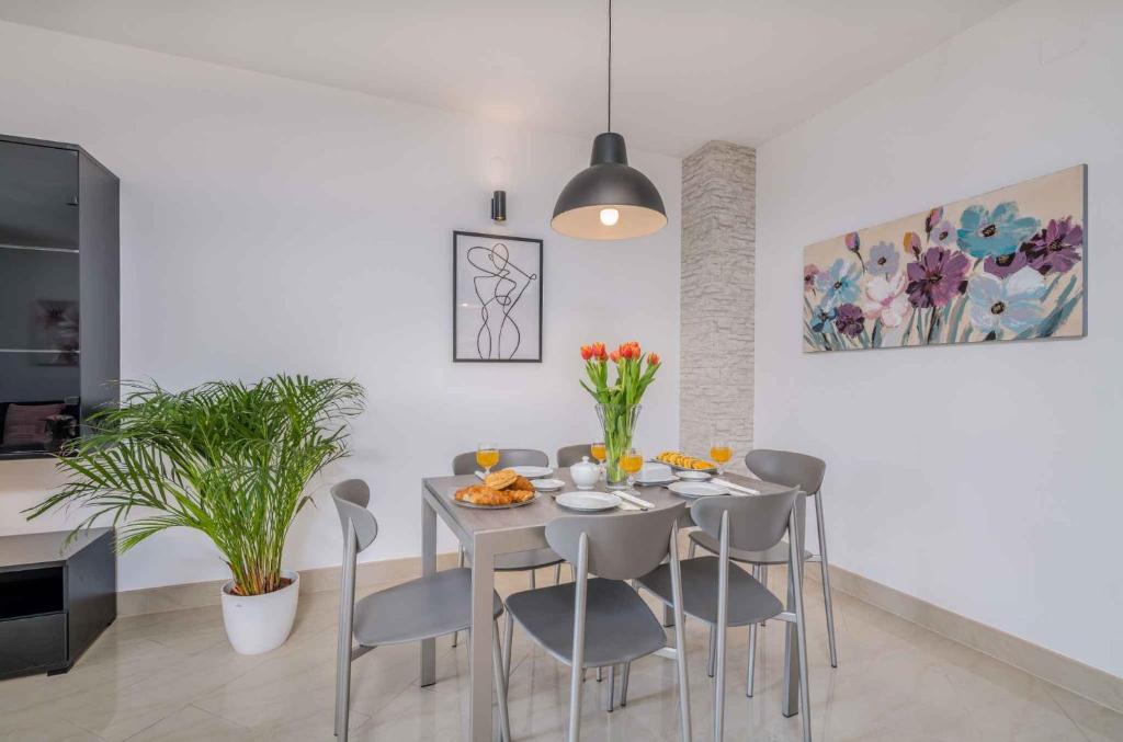 Zdjęcie z galerii obiektu Apartment in Malinska Insel Krk 13004 w mieście Malinska