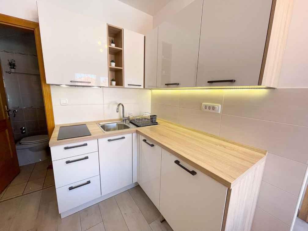 Kuchyň nebo kuchyňský kout v ubytování Apartments in Dramalj 42430