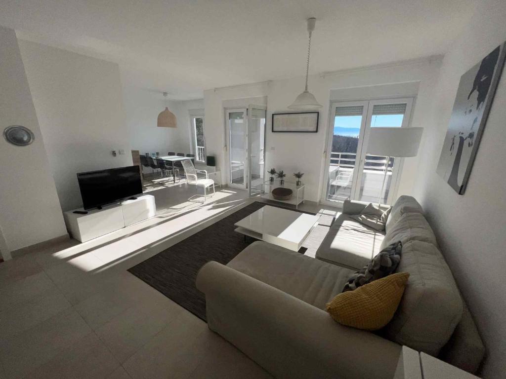Televízia a/alebo spoločenská miestnosť v ubytovaní Apartment in Crikvenica 42636