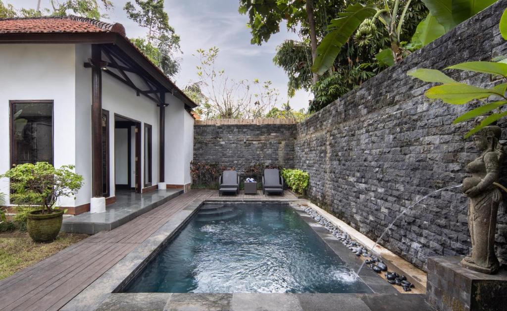Bazén v ubytování Ubud Raya Villa nebo v jeho okolí