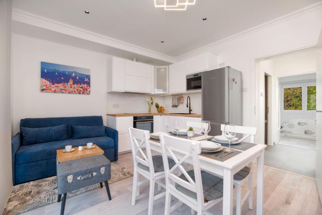 Kuchyňa alebo kuchynka v ubytovaní Apartment Ella