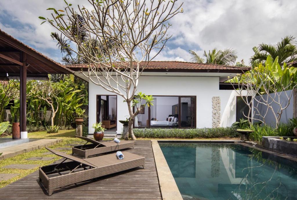 Bazén v ubytování Ubud Raya Villa nebo v jeho okolí