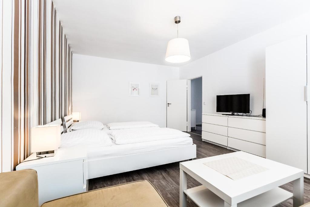 Apartments Köln - Two-Bedroom Apartment With Balcony 1
