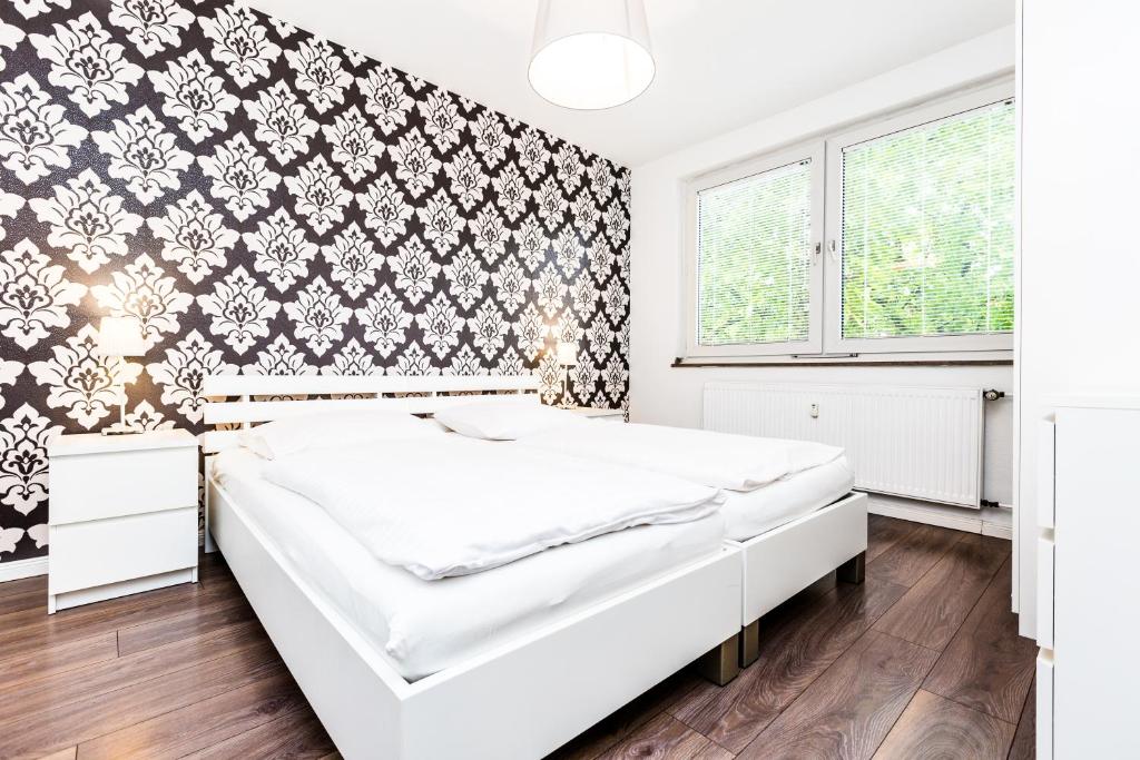 Apartments Köln - Two-Bedroom Apartment With Balcony 3