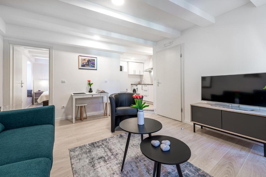 Televízia a/alebo spoločenská miestnosť v ubytovaní Rooms Andro