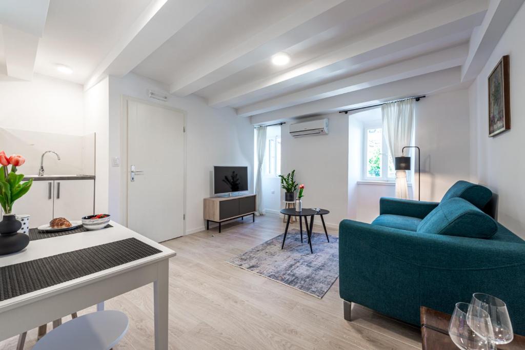 Televízia a/alebo spoločenská miestnosť v ubytovaní Rooms Andro